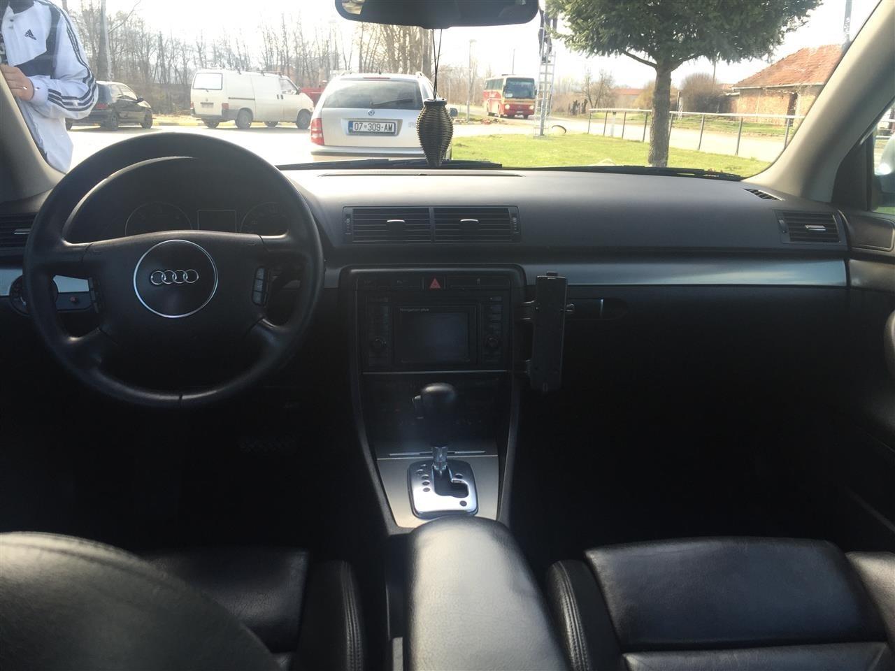 Audi-A4--03