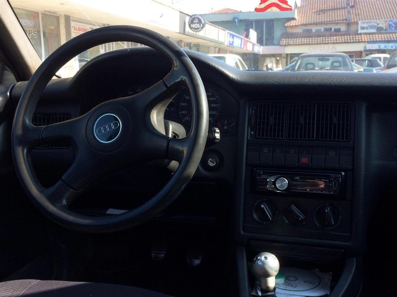Audi-B4-