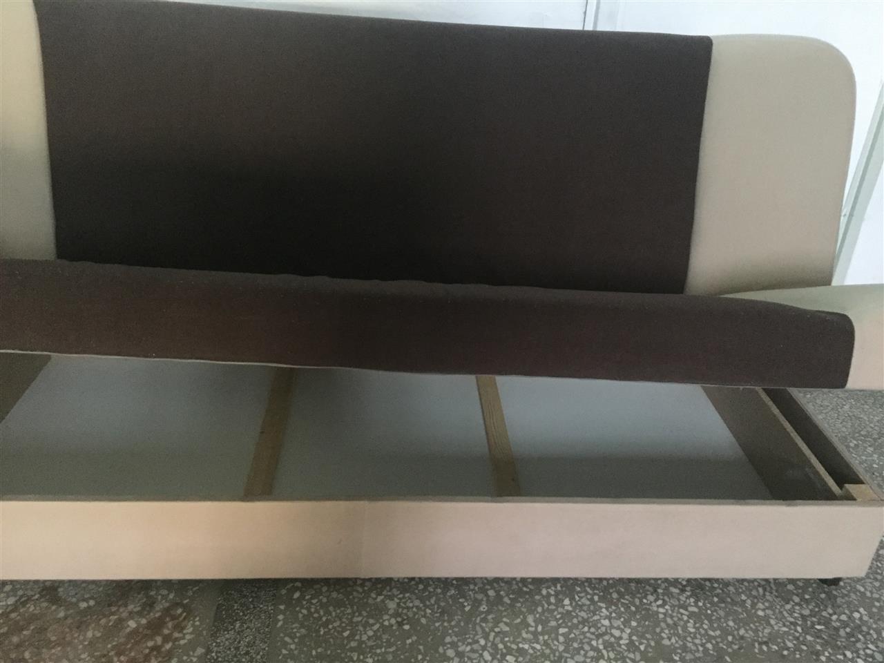 Kauq--Divan-