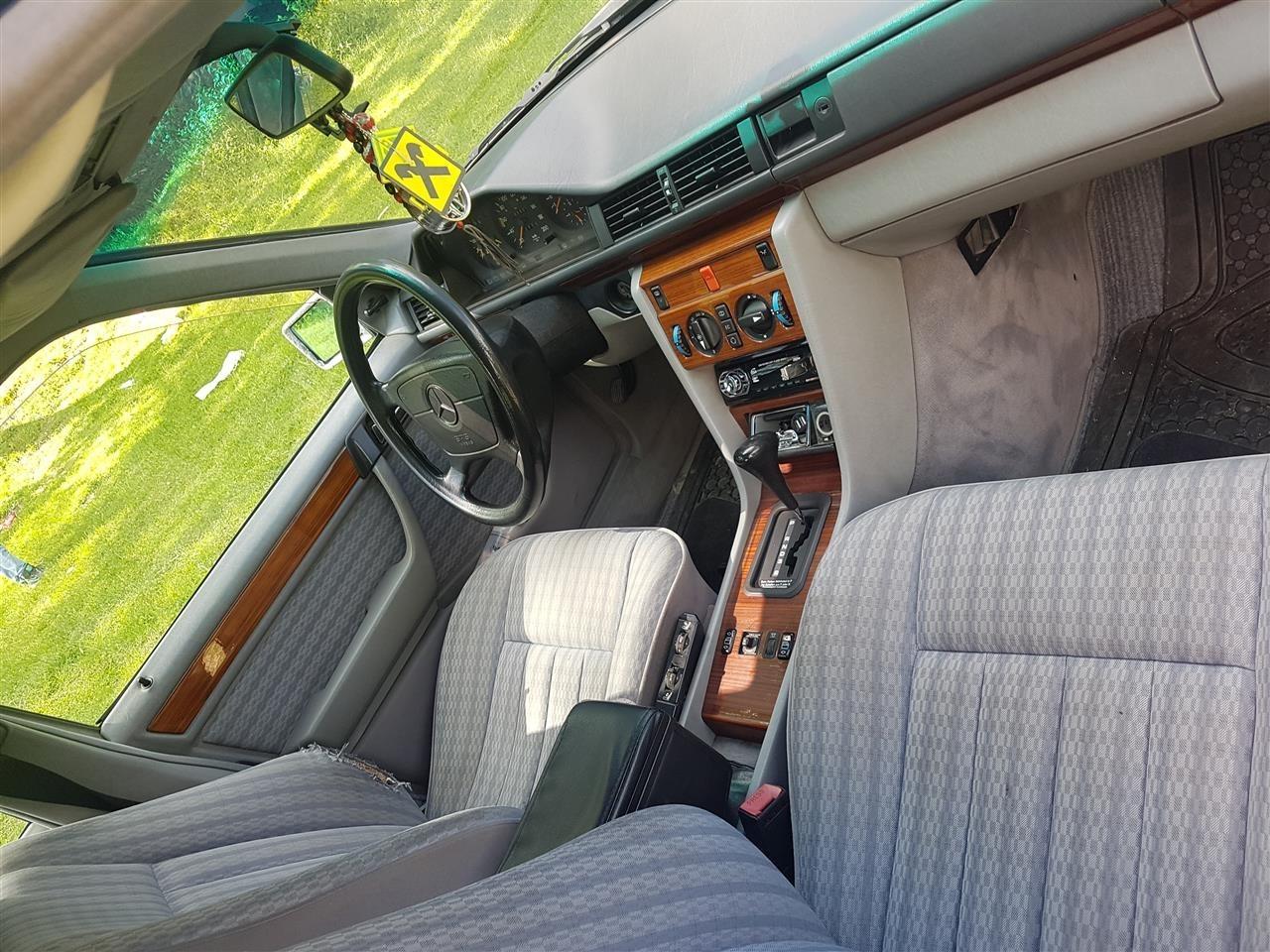 Mercedes-Benz-250-E