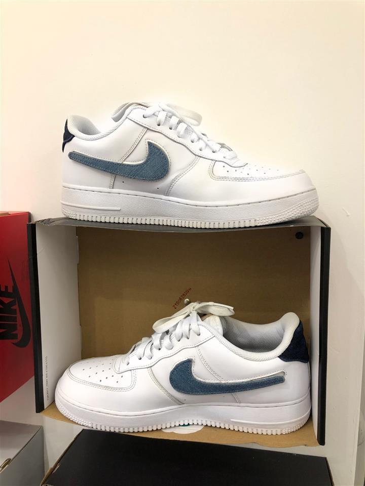 detachable nike swoosh