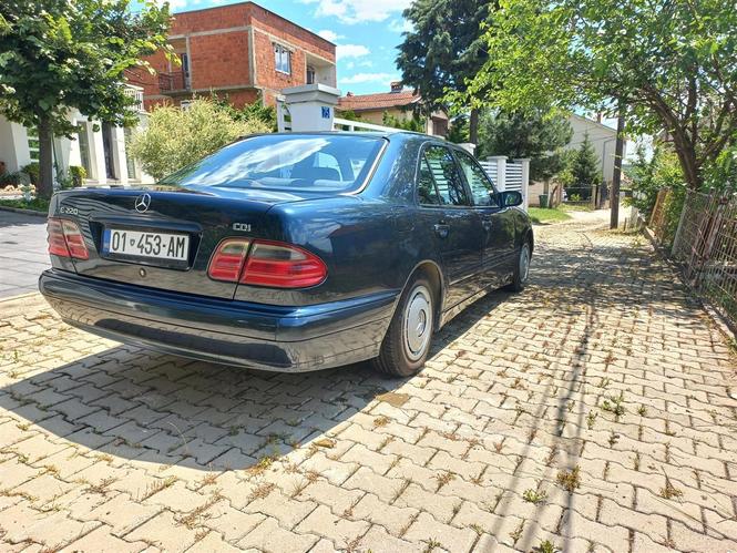 Mercedes-benz e220 CDI