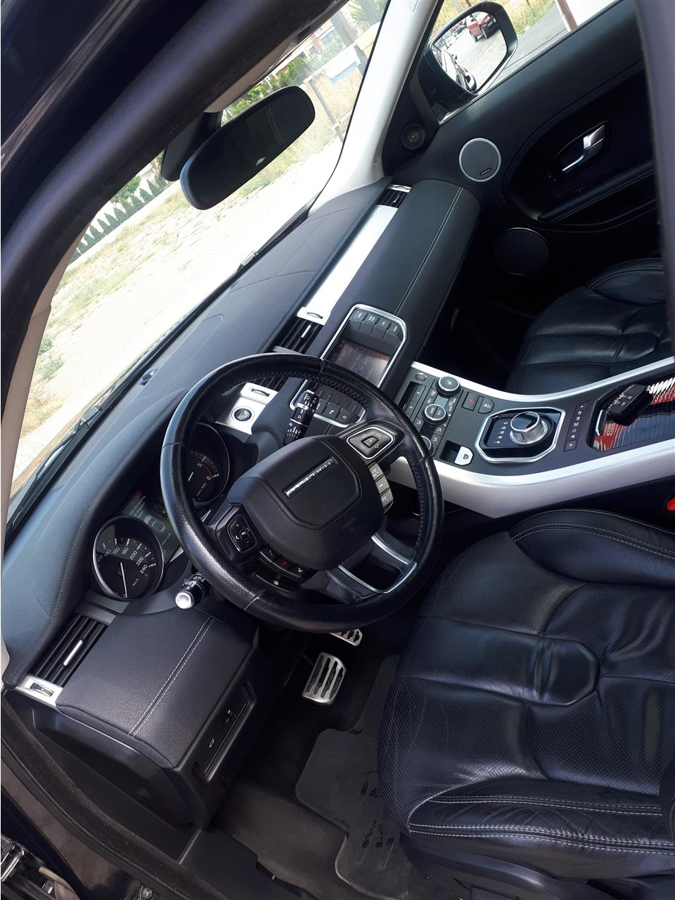 Range-Rover-Evoque-2-2-Panorama