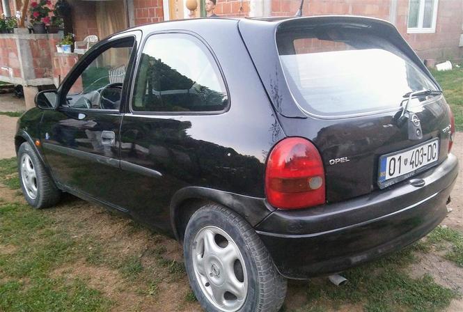 Opel Corsa - 98  1.2 benzin