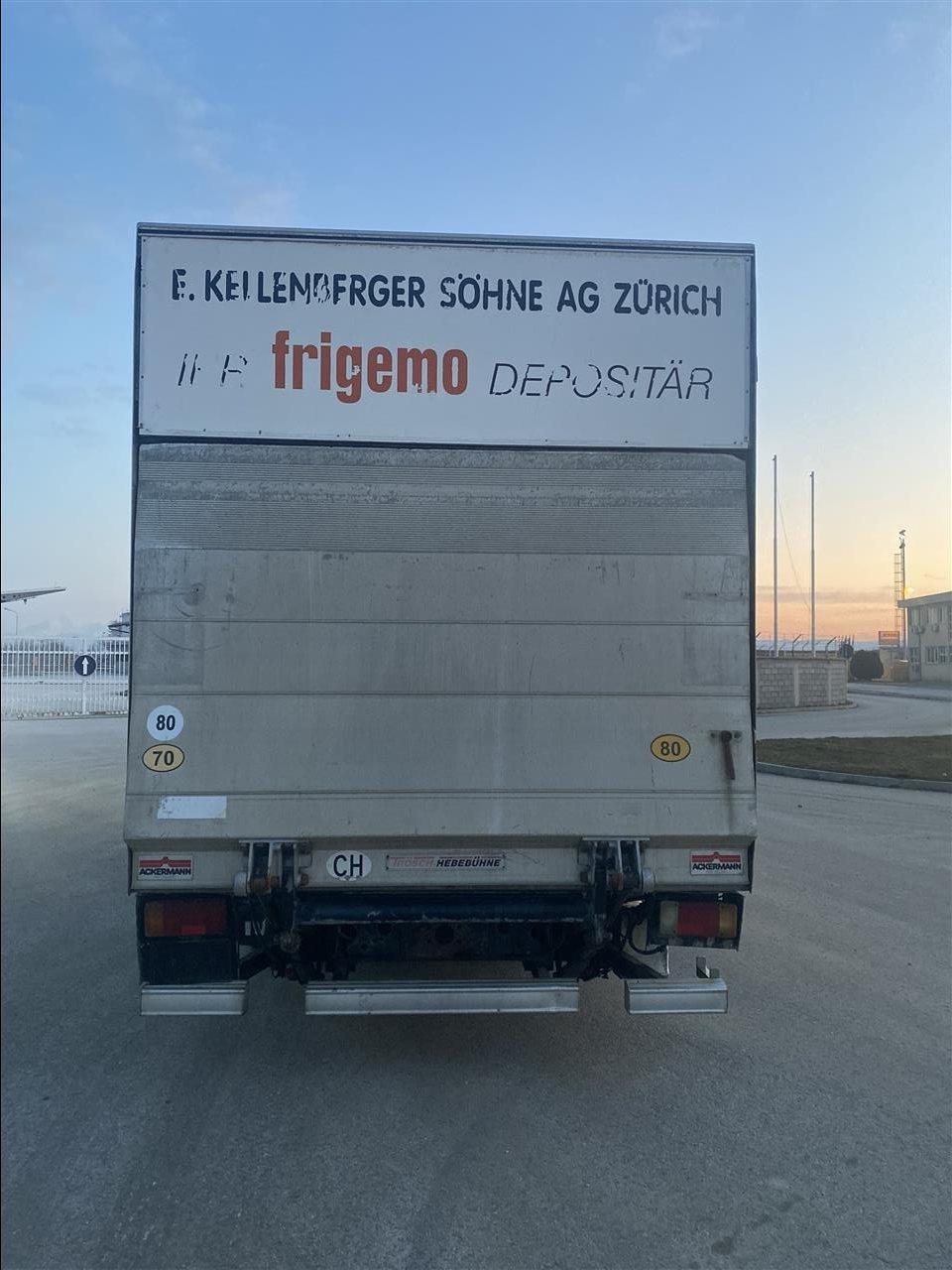 Iveco-100-E18