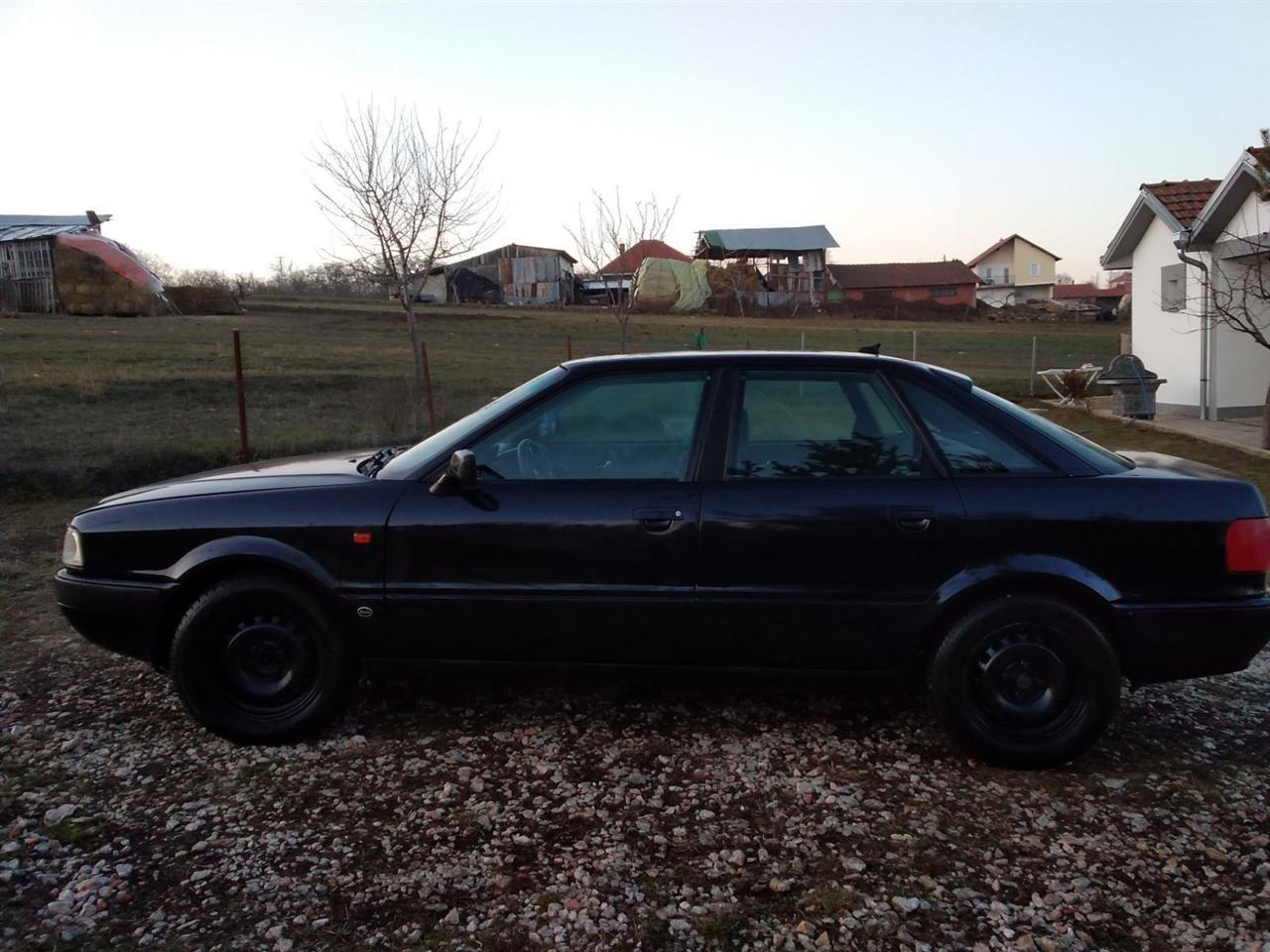 Audi--B4-