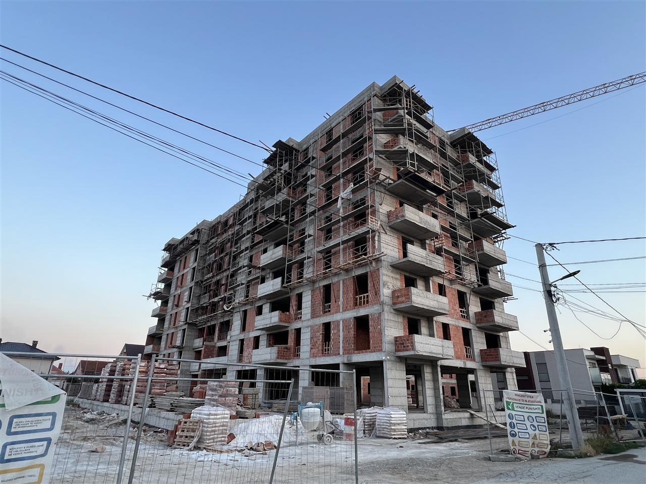 Shitet-Banesa-91m2-Vushtrri-perball-Shkolles-Ali-Kelmendi
