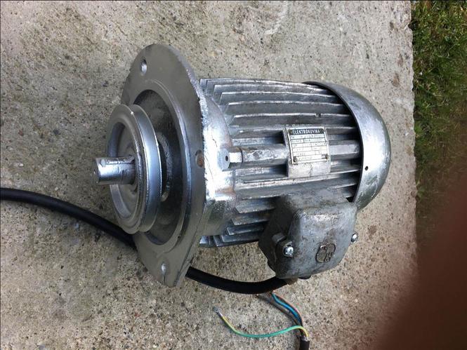 Motorr trefazor