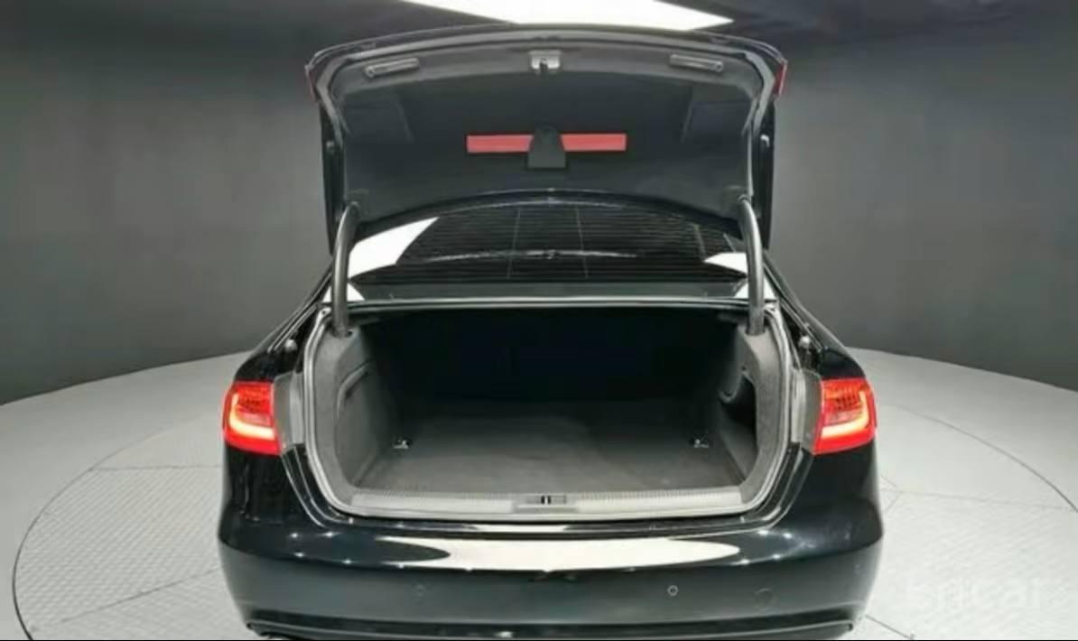 Shitet-Audi-A4-Nga-Korea