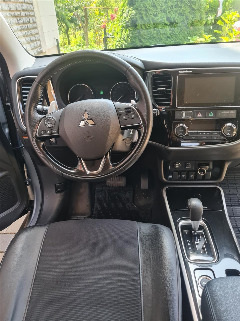 M-Outlander