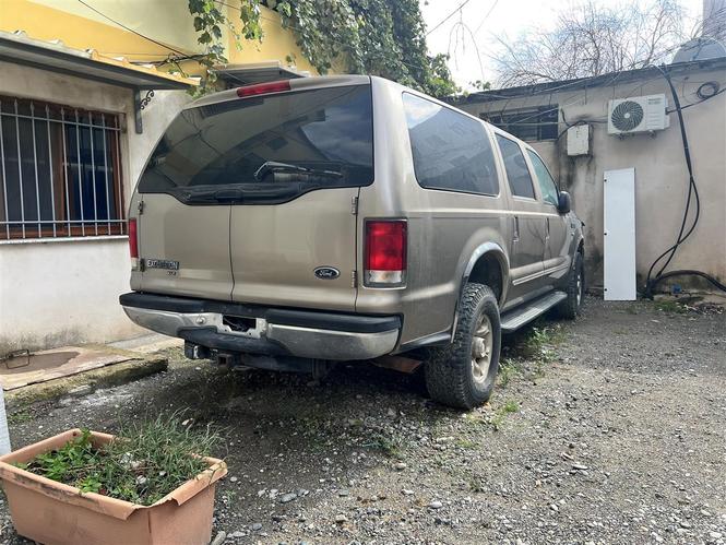 Ford excursion 6.8 v10