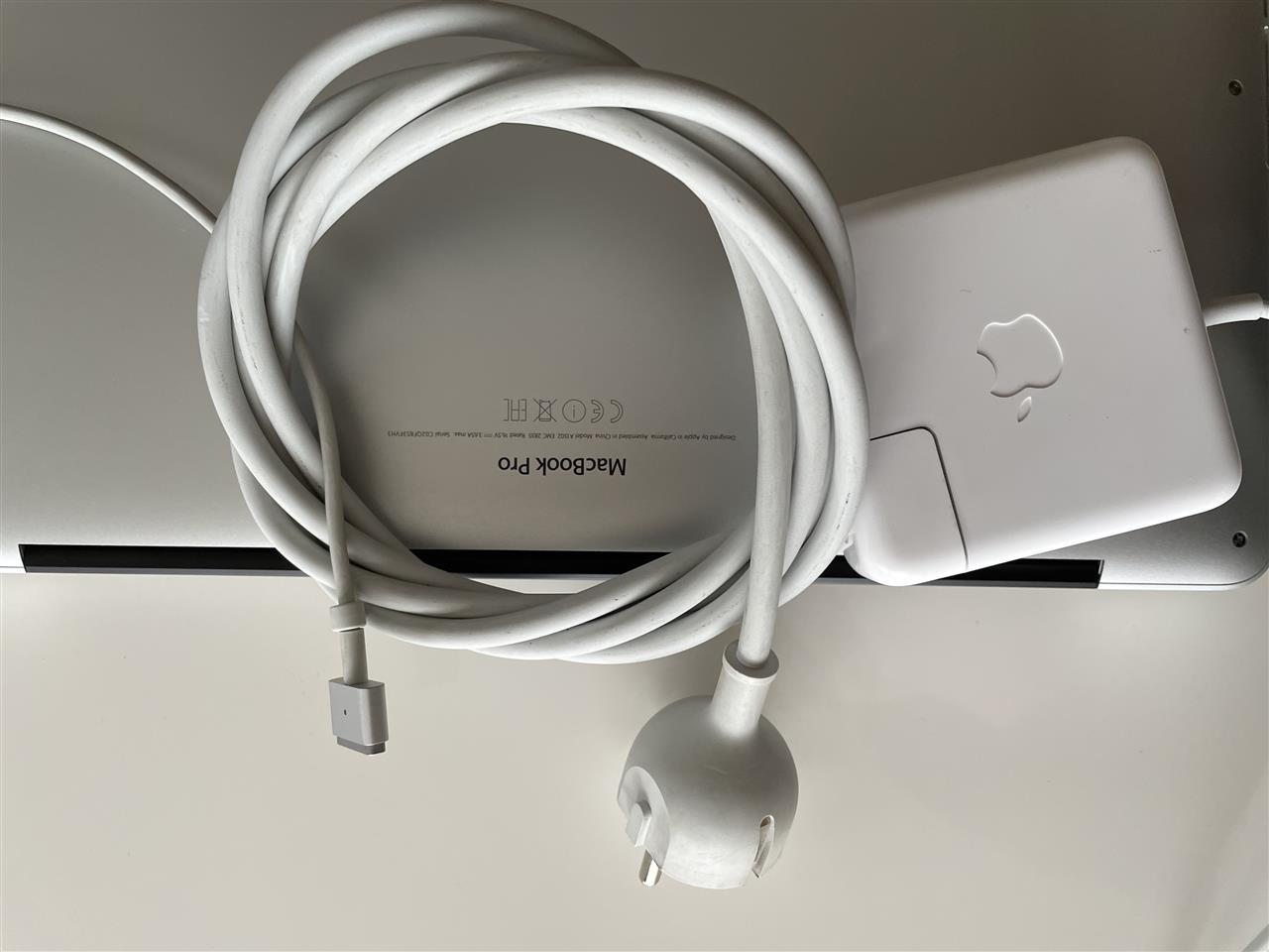 Shitet-Macbook-Pro-
