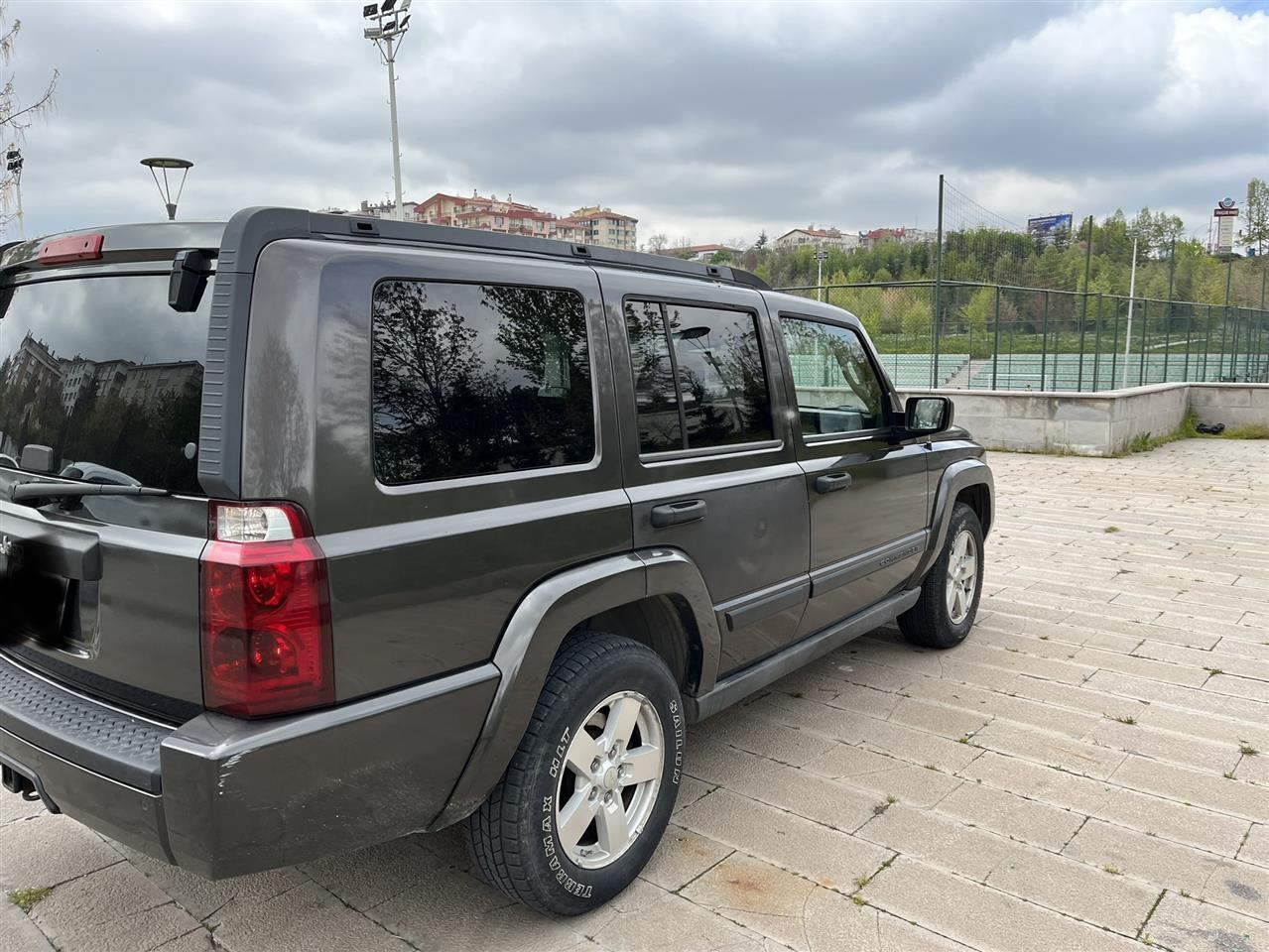 Shitet-Jeep-Comander