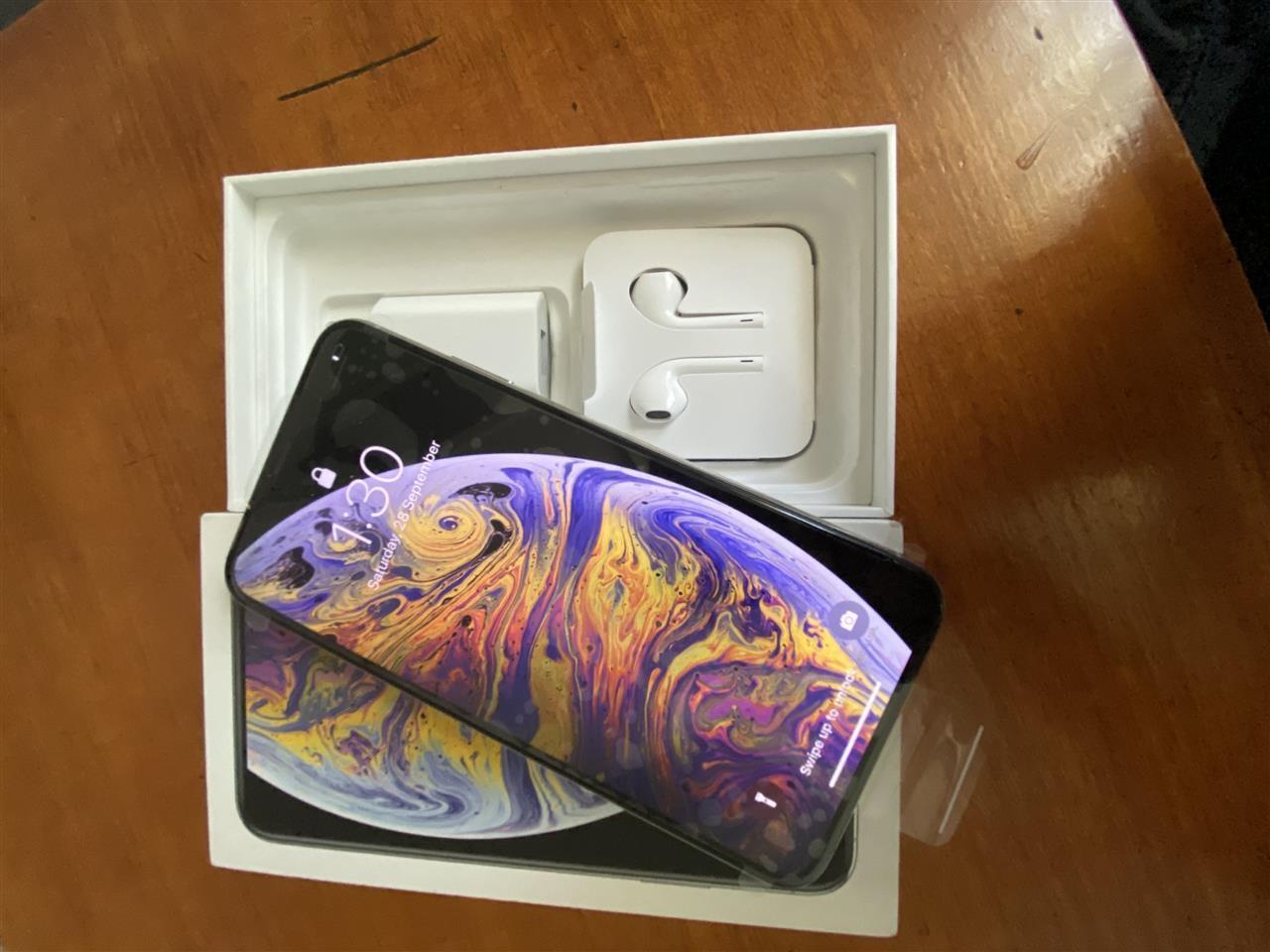 IPhone-Xs-Max-Silver