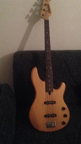 Gitare Bas YAMAHA