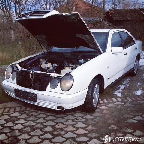 Mercedes-Benz--E220-U-SHIT-