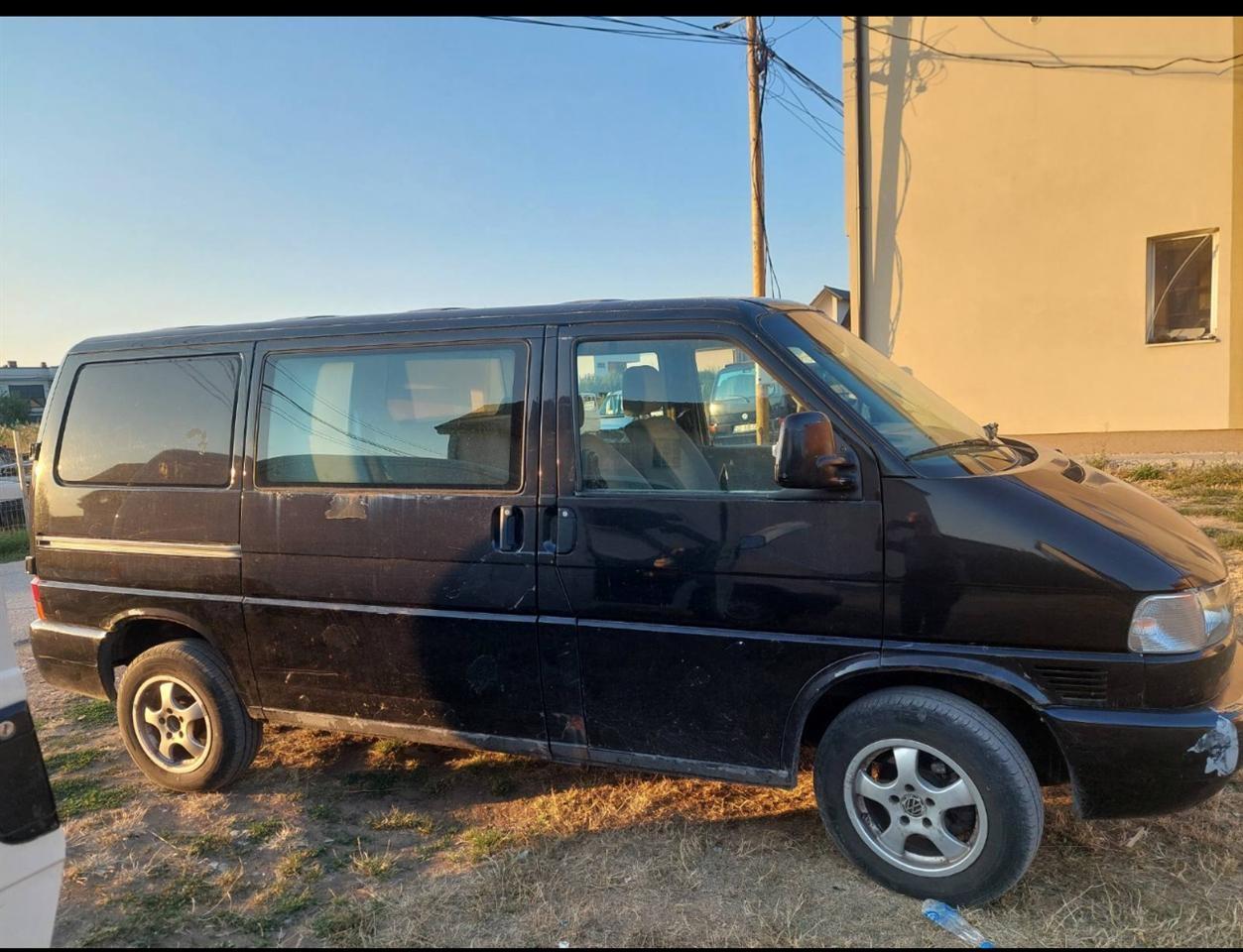 Shitet-Kombi-T4-2-5-Ne-gjendje-te-mirë
