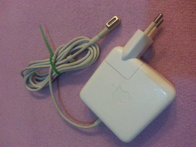 Apple adaptera 