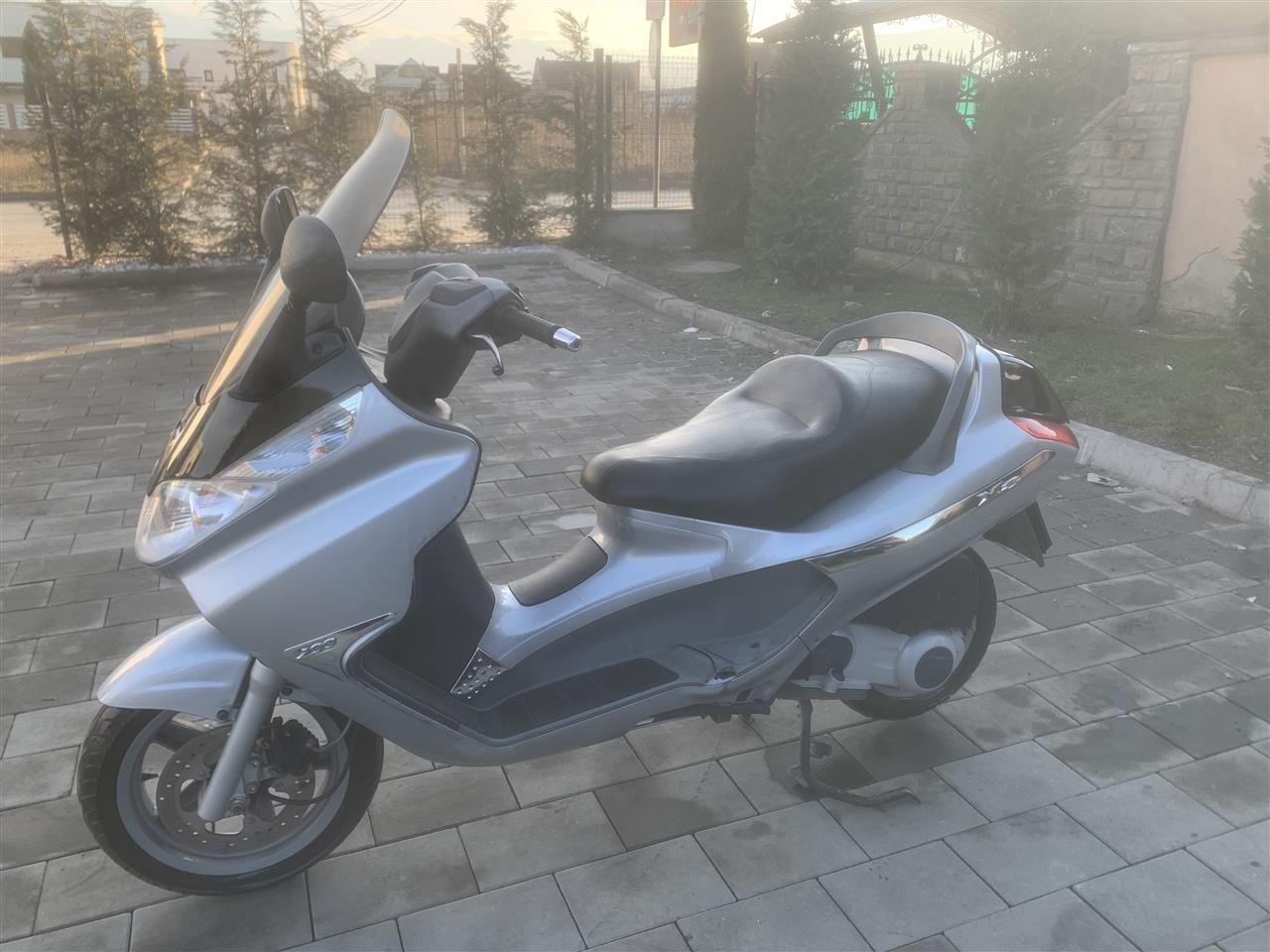 Piaggio-X8