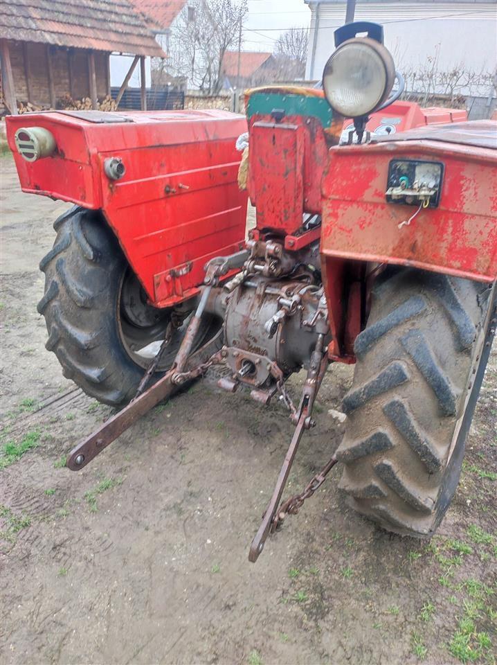 Traktor-IMT-542