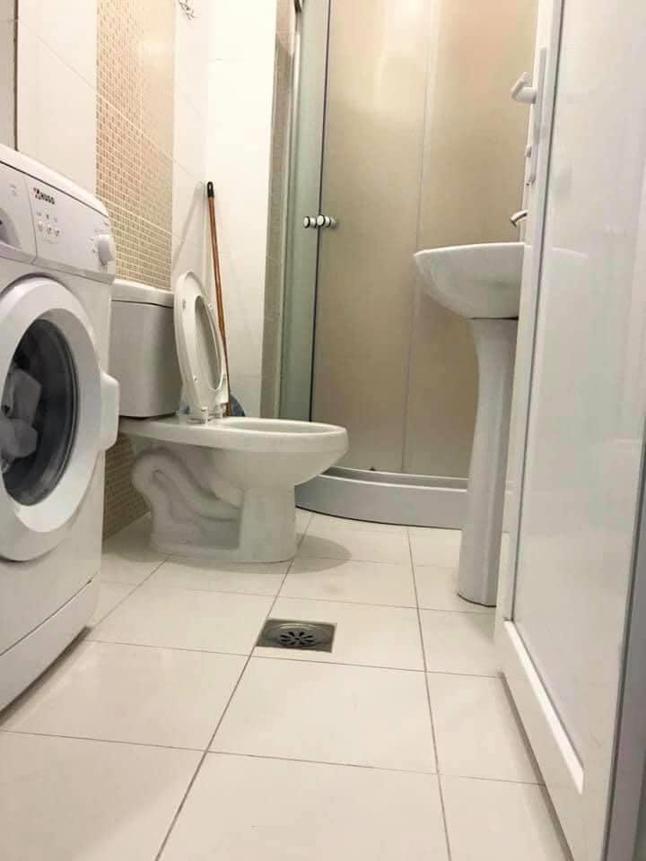 -Qira-Banes-Komode-ne-Fushe-Kosove-Perball-Bau-Marketit