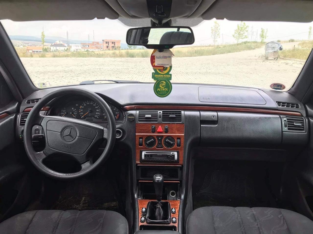 Mercedes-e220-2000