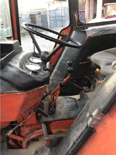 Traktor Renault 651