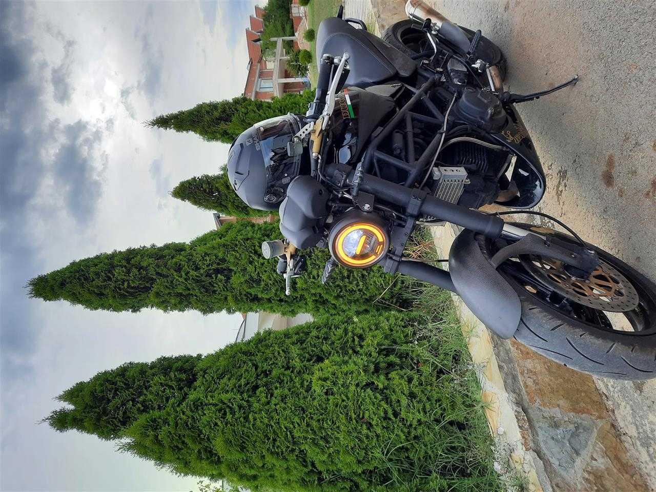 Ducati-900-
