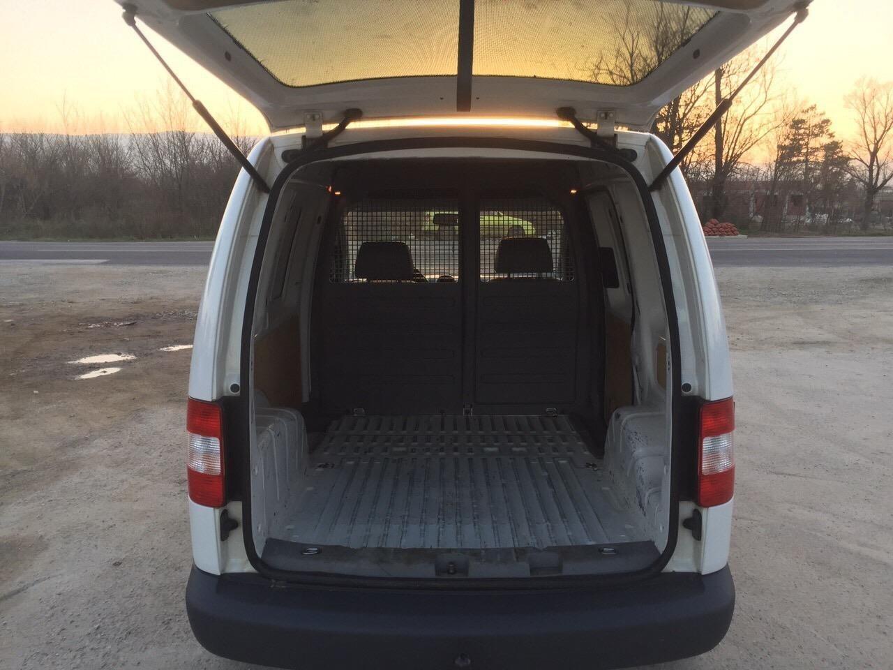 VW-Caddy--07