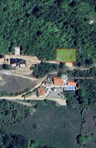 Parcela ne Jezerc