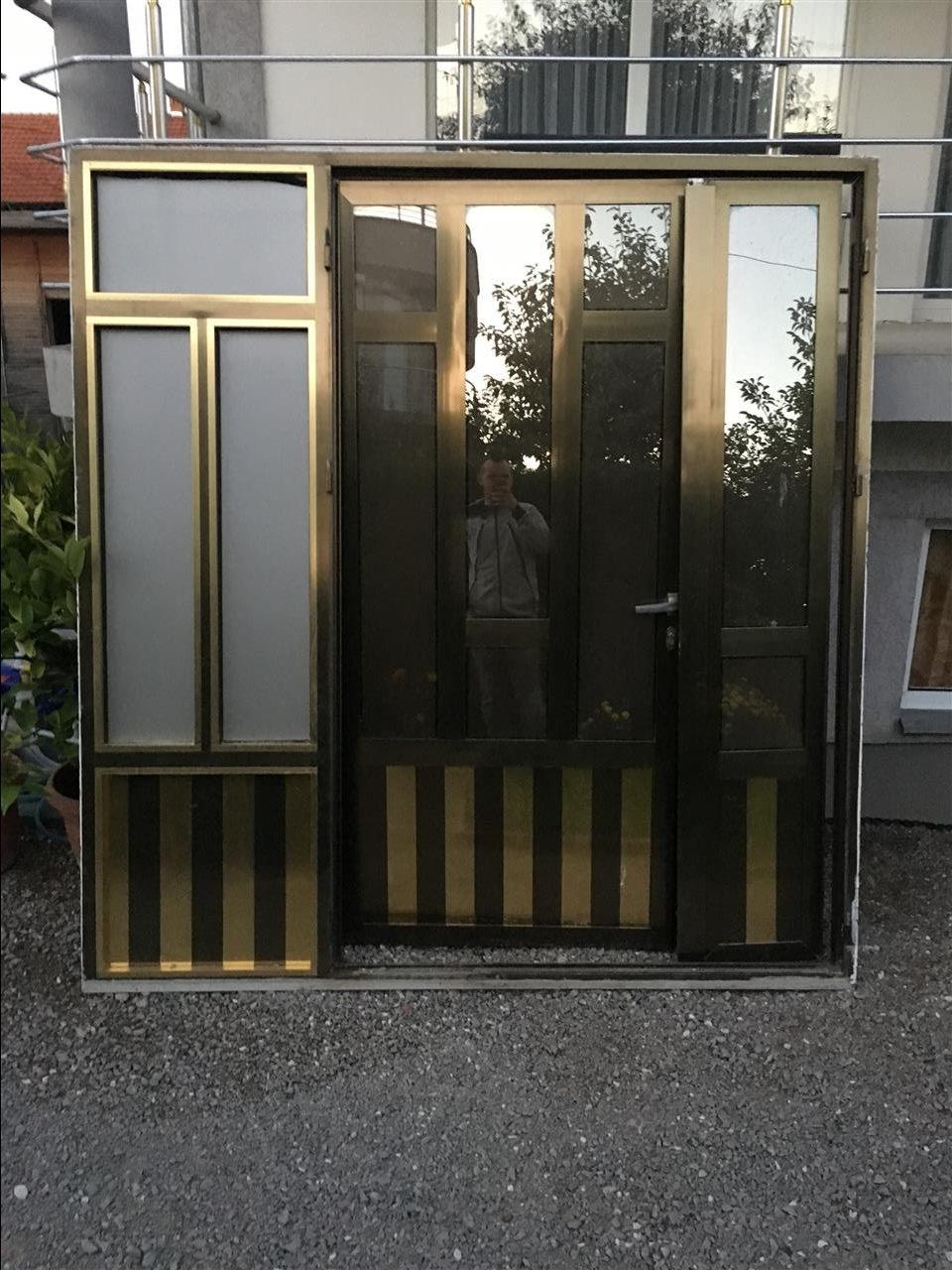 Derë-e-hymjes-e-aluminit