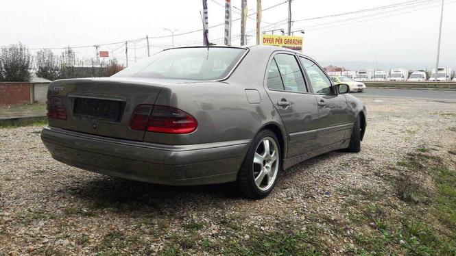 E CLASS 220 