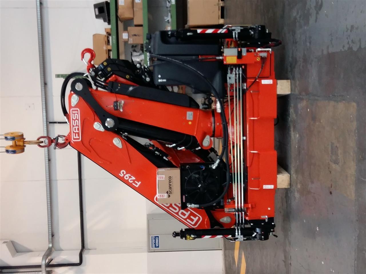 Fassi--gru--albenia-