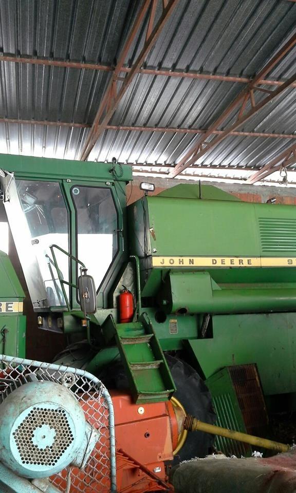 JOHN-DEERE-975