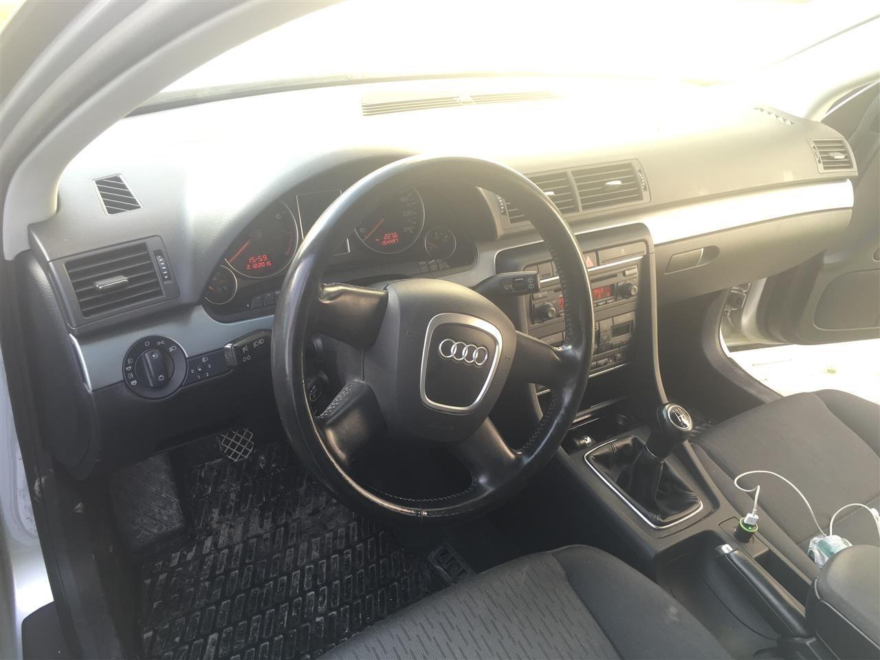 Audi-A4--05-