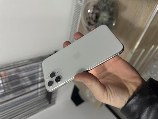 iphone  11 Pro CE &#55357&#56740