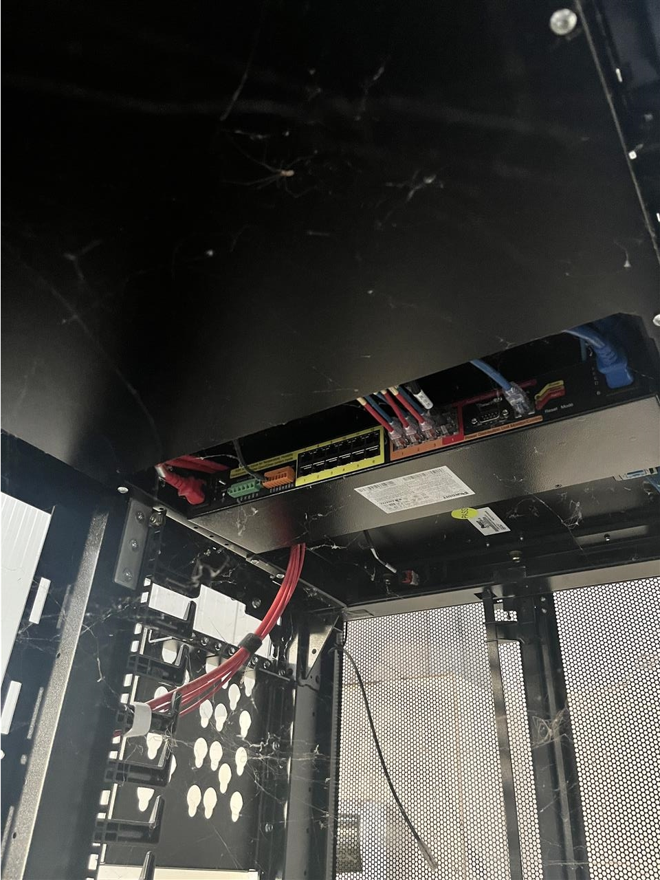 Server-Rack-me-Switch---Kablla