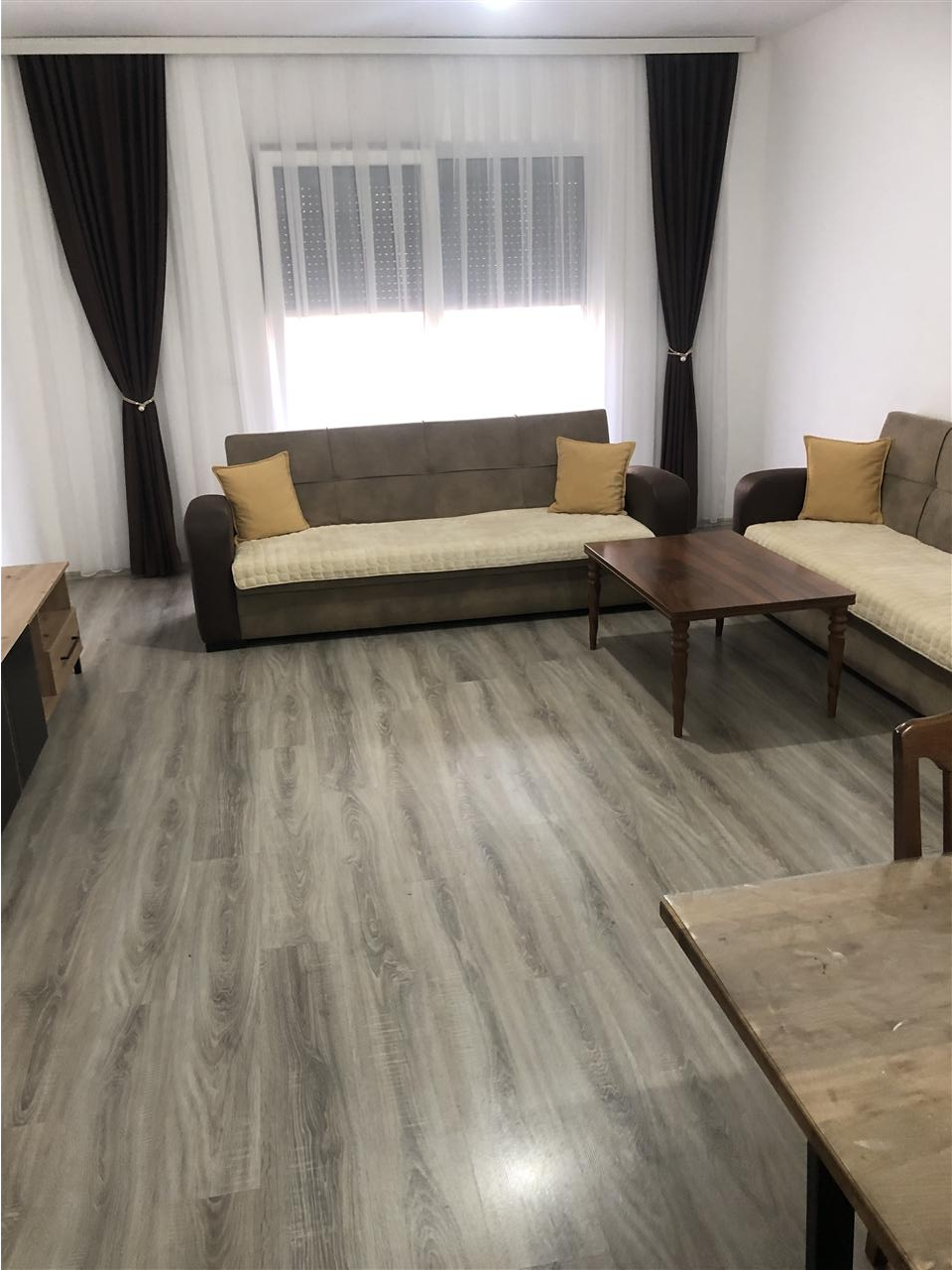 Banes-me-qera-te-eurostore-300-E