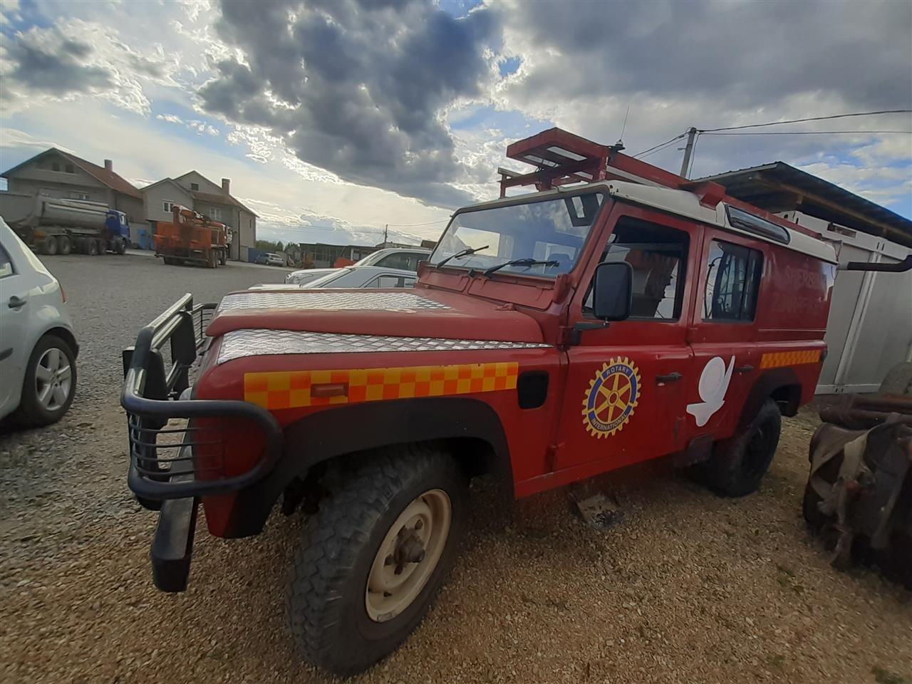 Land-Rover-Defender
