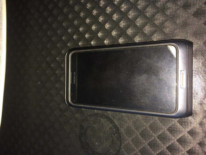 Nokia E7