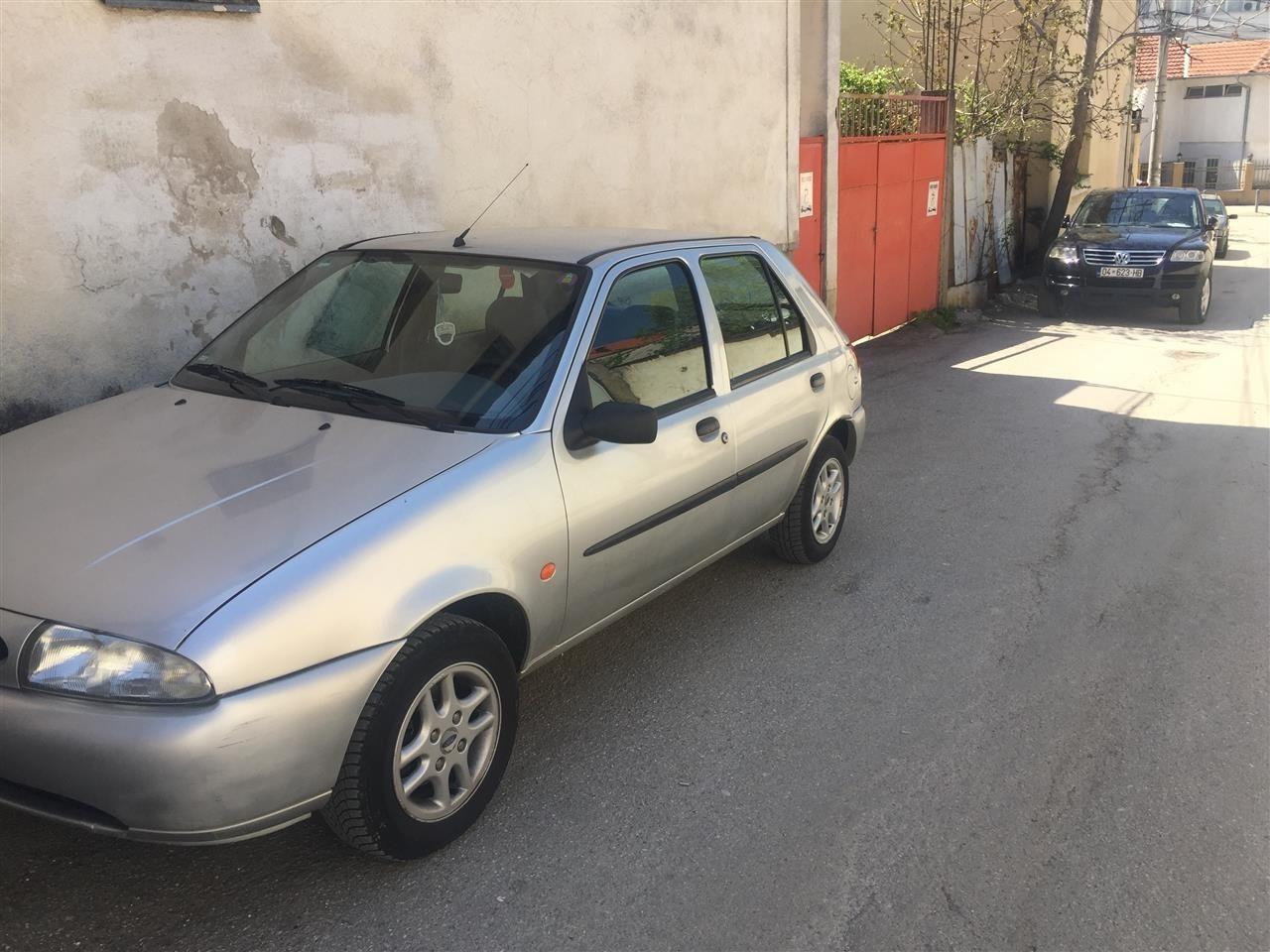 Ford-Fiesta-2000