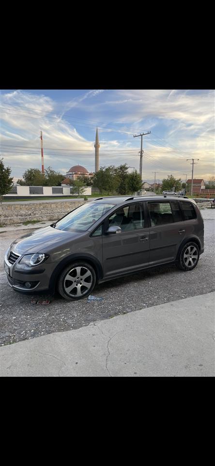 Touran-Cross-2-0-TDI