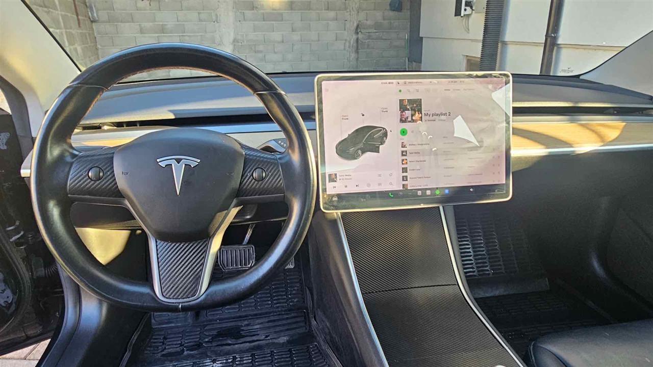Tesla-Model-3