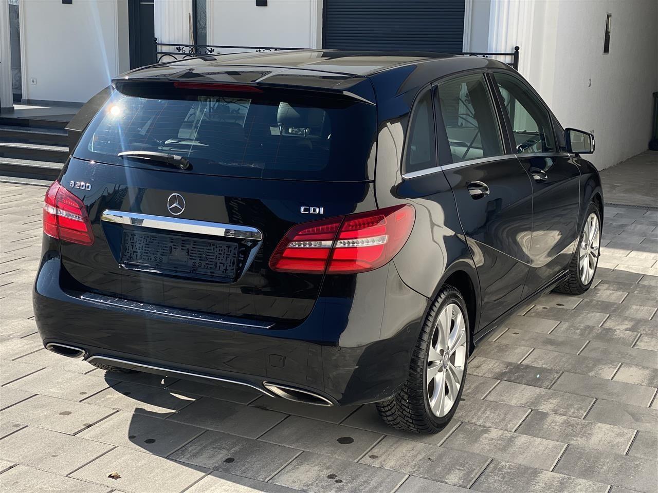 Mercedes-B200-