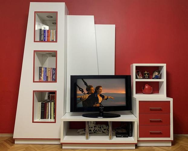 Komode dhe Tv. 