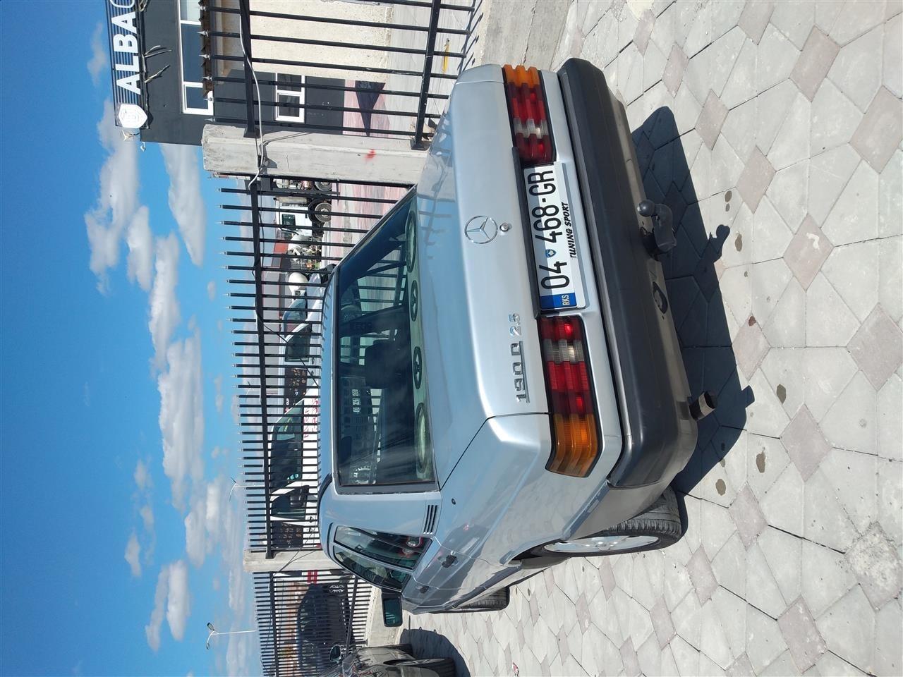 Mercedes-190-2-5D