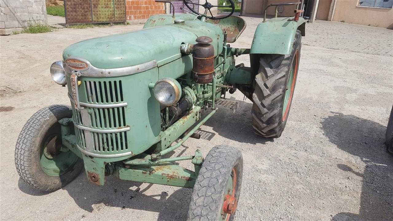 Traktor-bucher