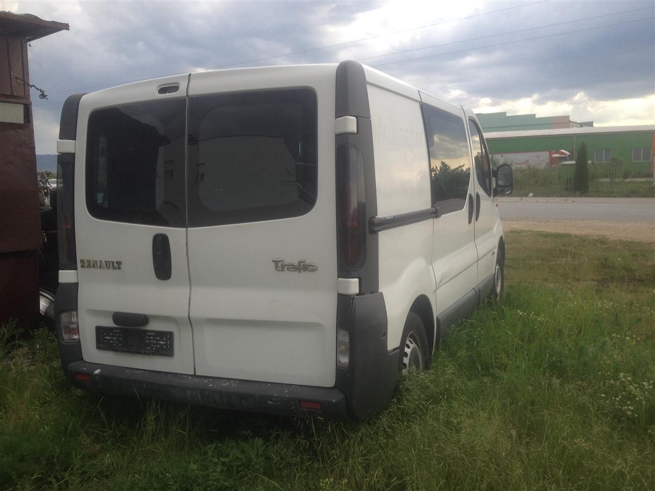 Renault-trafic--1-9