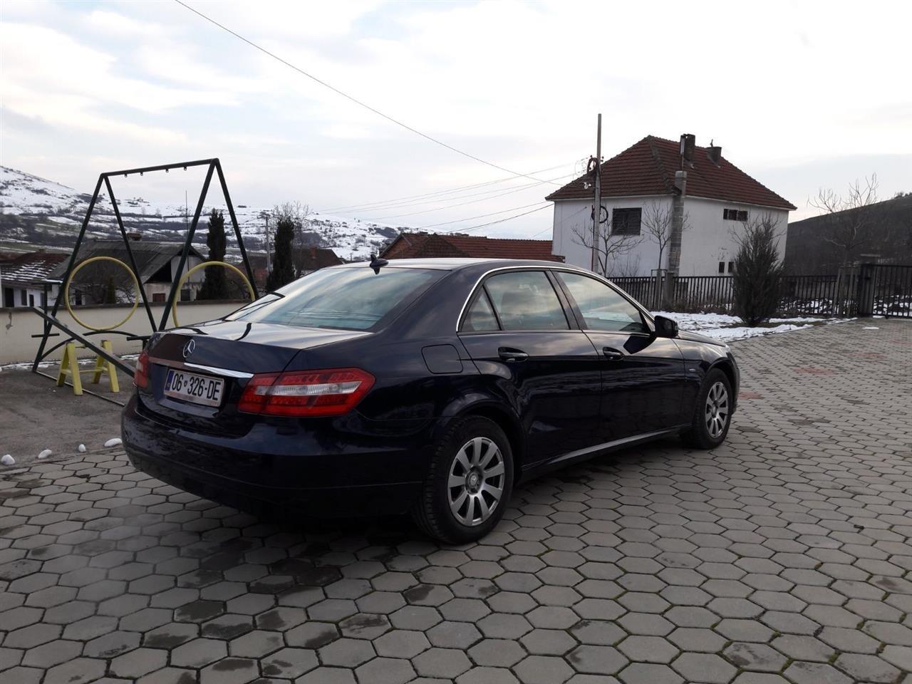 Mercedes-Benz-E200