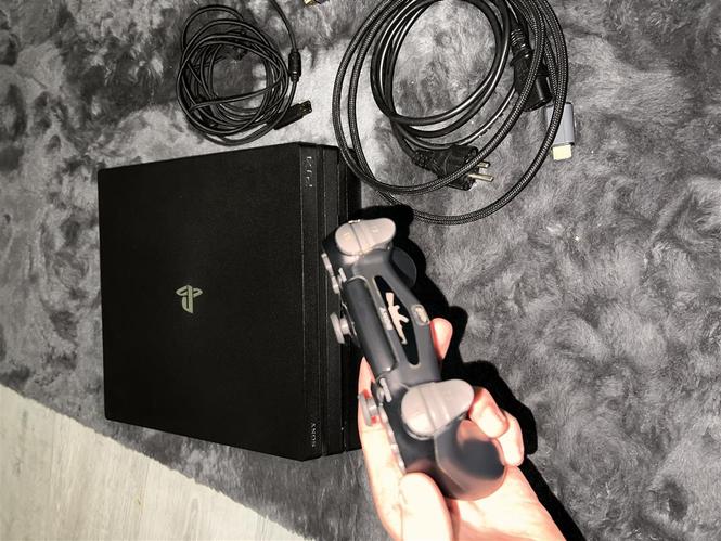 SHITET PS4 PRO ORIGINAL &#55356&#56809&#55356&#56810